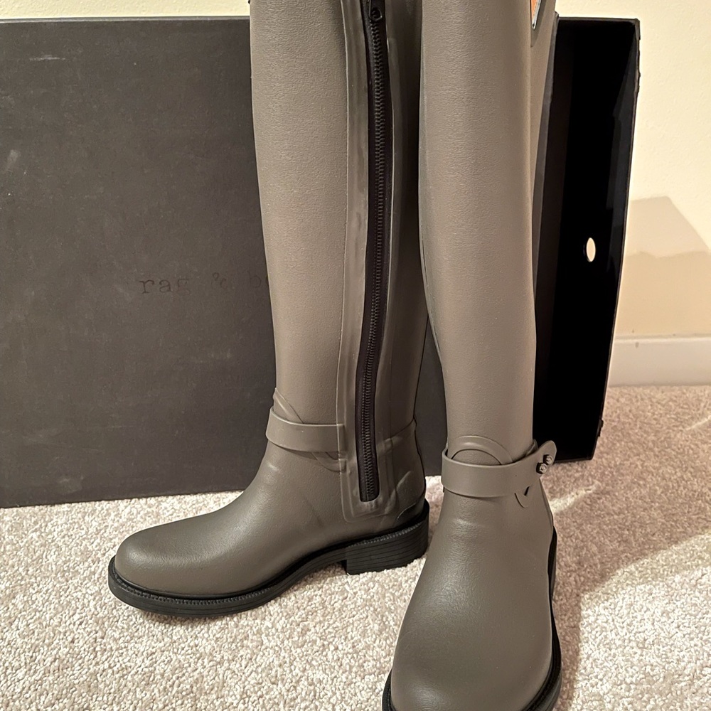 Rag & Bone Riding Rain Boot. Color Smoke. - Picture 3 of 6